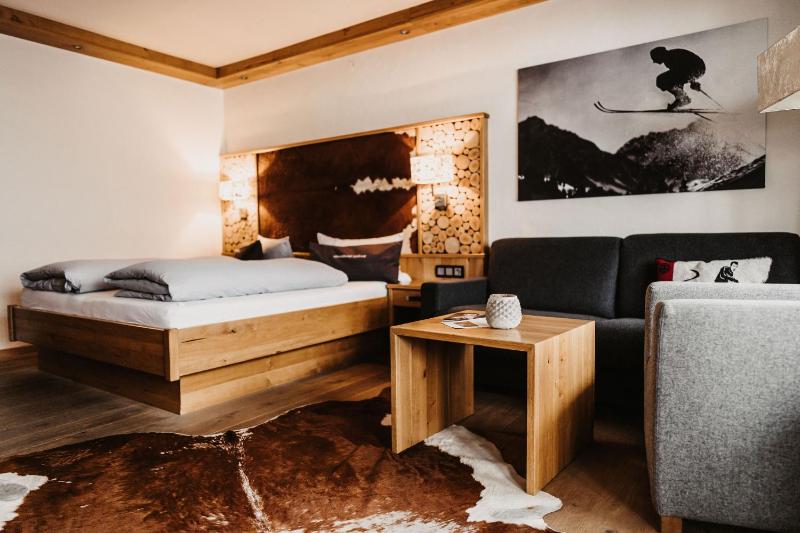 Superior Double Room image 3