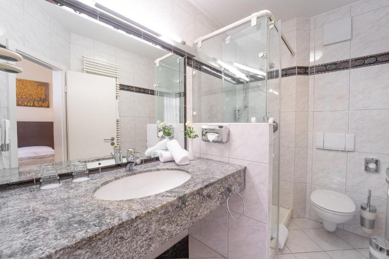 Premium Double Room image 4