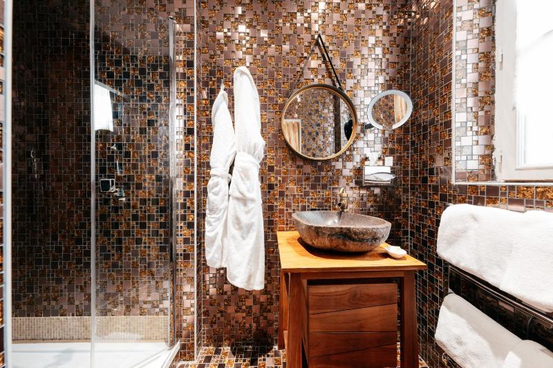 Double Room with Round Bed image 4