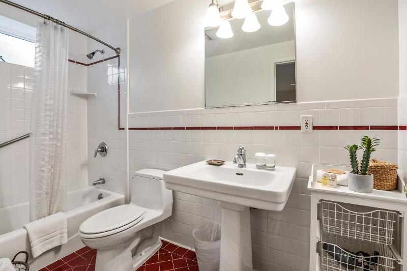 Economy Queen Room with Private Hall Bath image 2