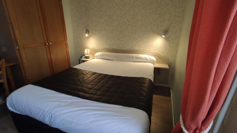 Standard Double Room image 4