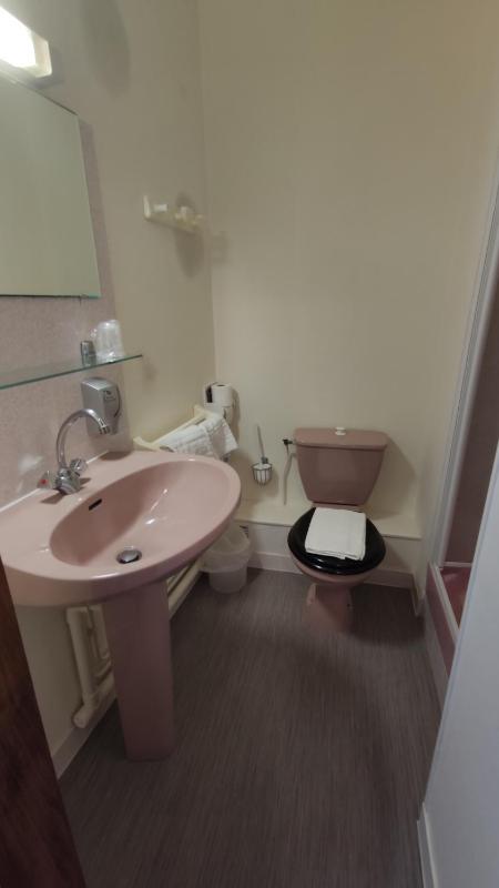 Standard Double Room image 3