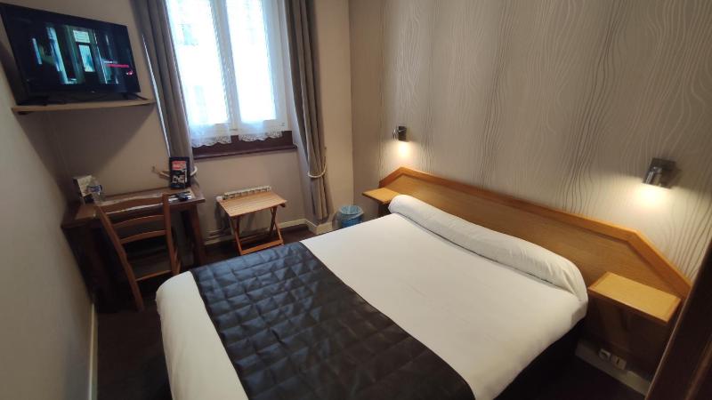 Double Room image 4