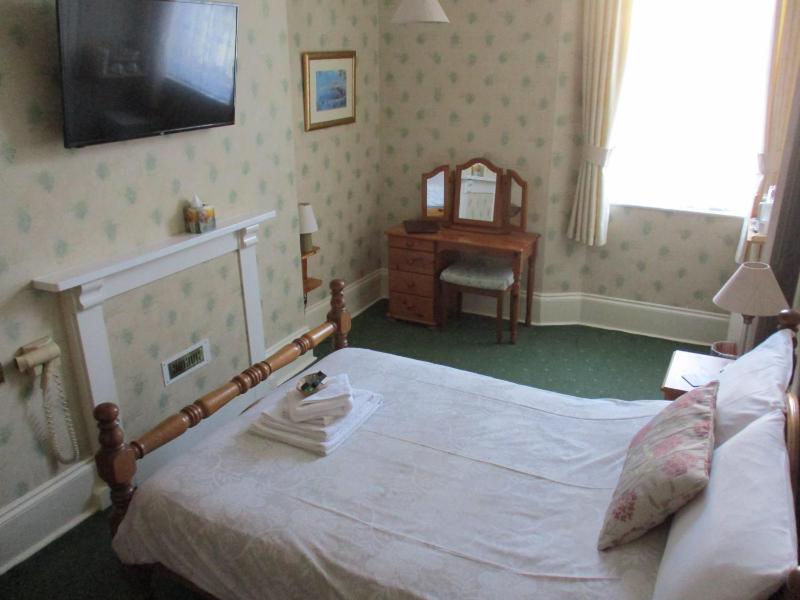 Double Room image 4