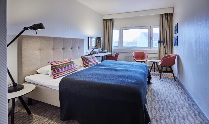 Standard Double or Twin Room with City View image 1
