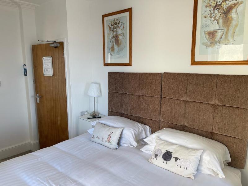 Twin Room with Sea View image 4