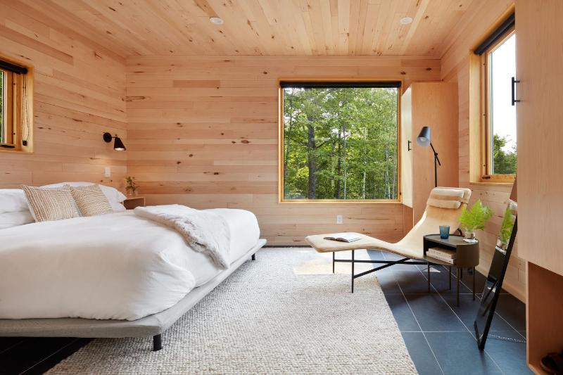 Standard King Room image 2
