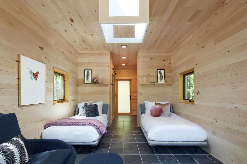 Deluxe Double or Twin Room image 3