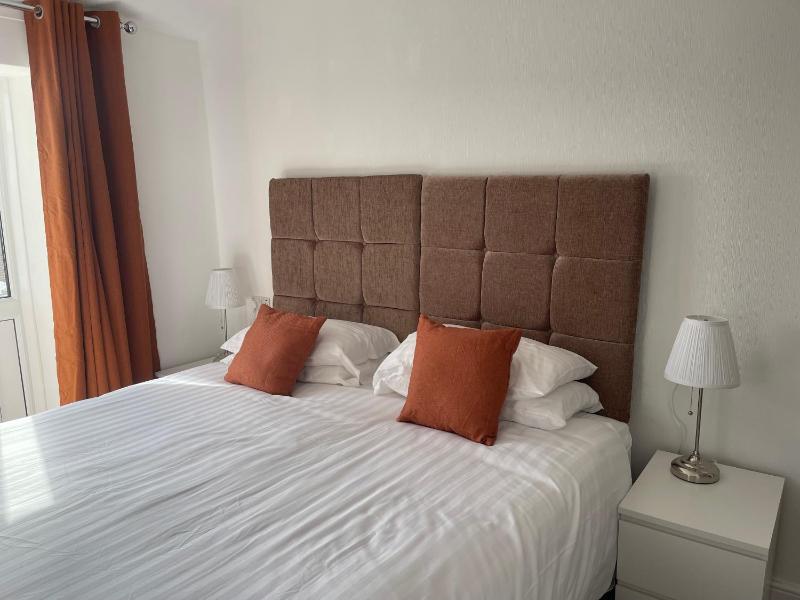 Double or Twin Room with Partial Sea View image 3