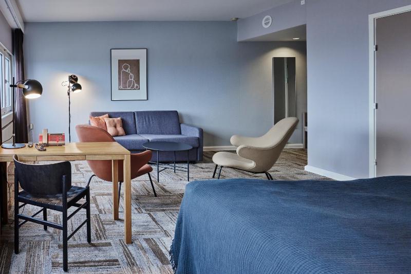 Superior Triple Room with Sea View image 3