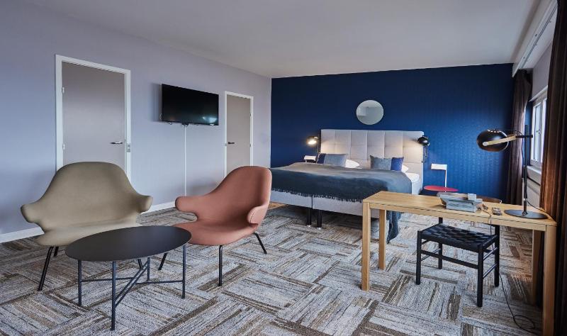 Superior Double or Twin Room with City View image 1