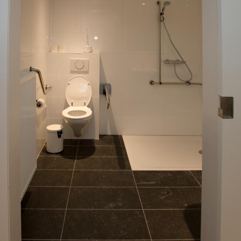 Twin Room with City View image 3