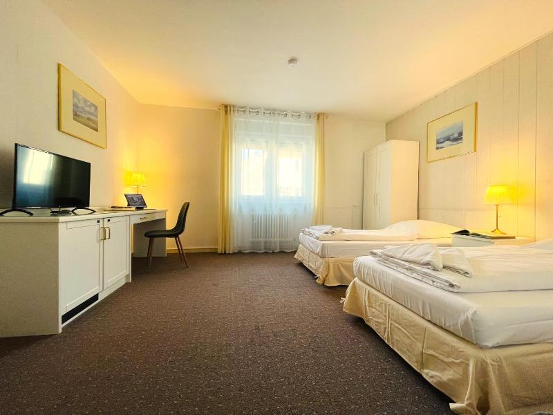 Twin Room image 2