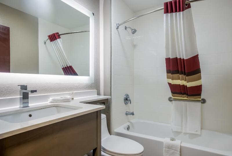 Deluxe Room with 2 Queen Beds Smoke Free image 2