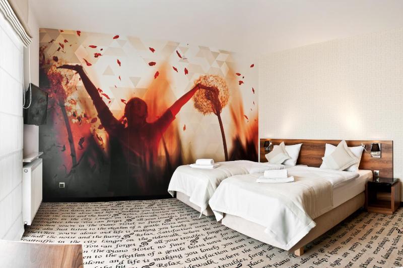 Twin Room image 2