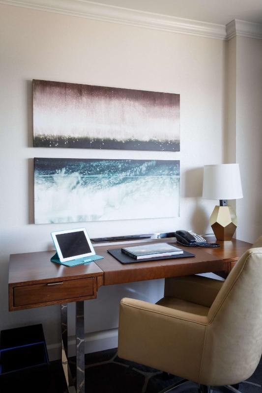 Concierge King Room image 4