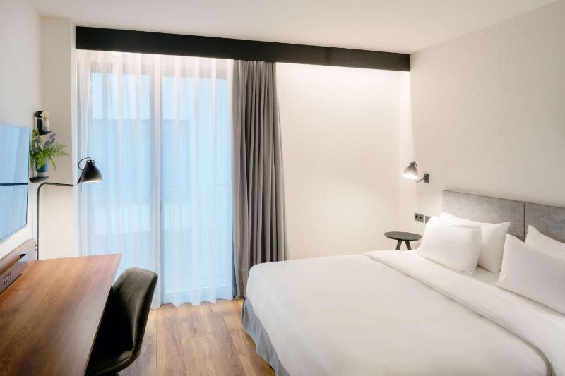 Standard Room - Interior Facing image 4