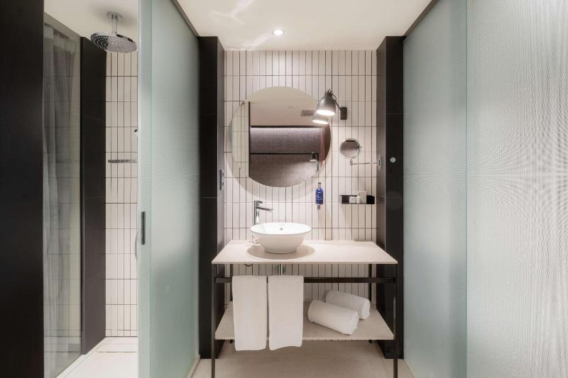 Standard Room - Interior Facing image 3