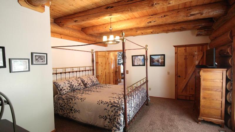 Four-Bedroom Holiday Home image 4