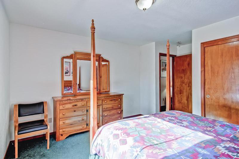 Two-Bedroom Holiday Home image 4