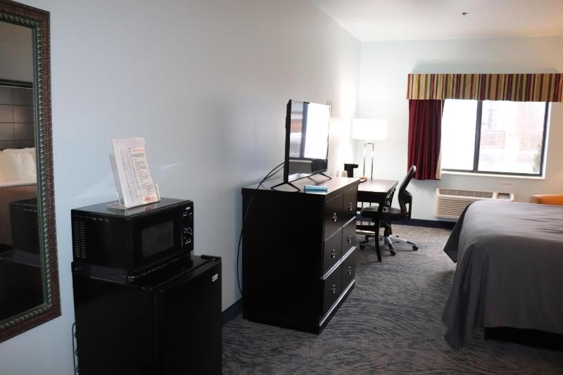 Single Room With Single King Bed  No Pets Allowed image 3