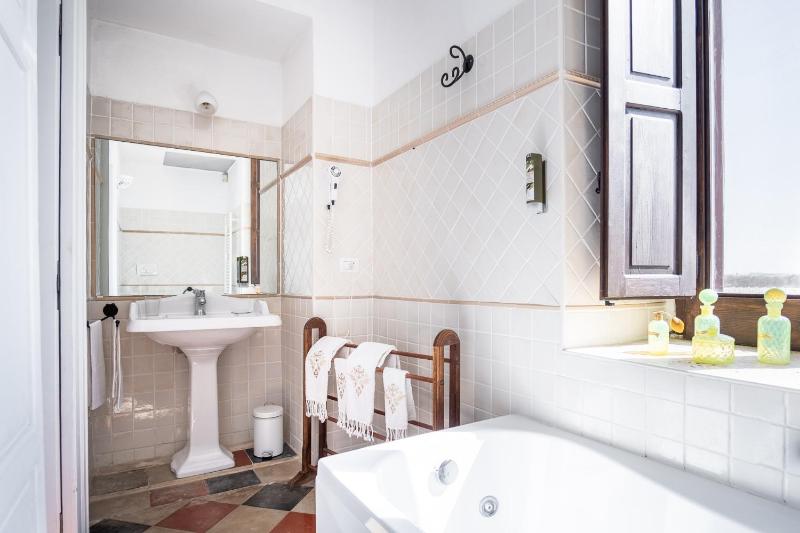 Double Room with Terrace image 4