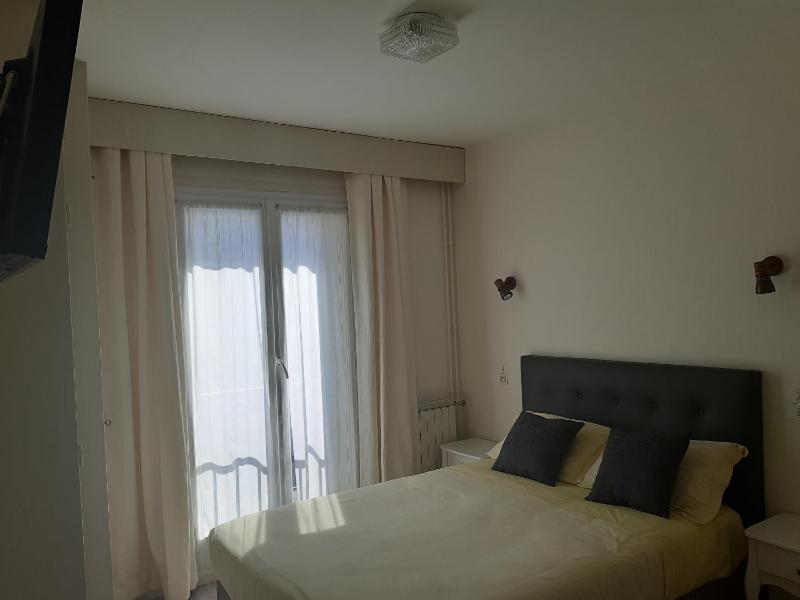 Double Room with Private Bathroom image 3
