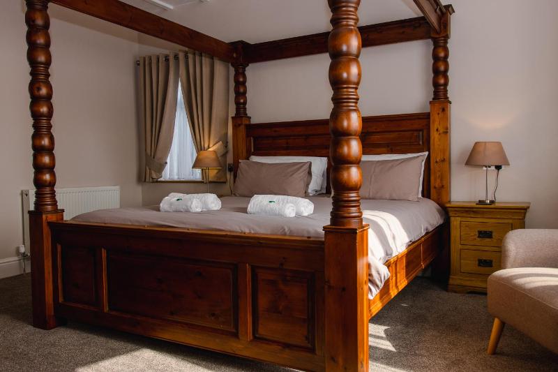 Deluxe King Room image 3