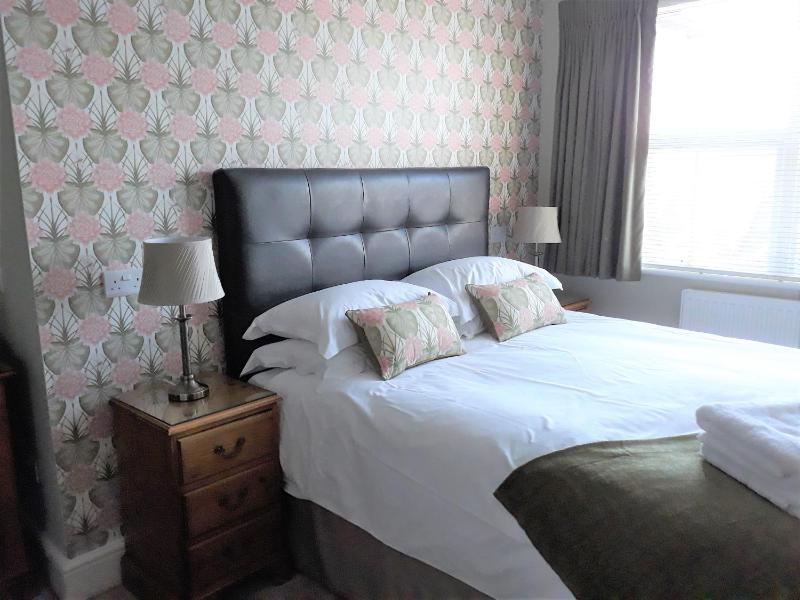 Standard Double Room image 4