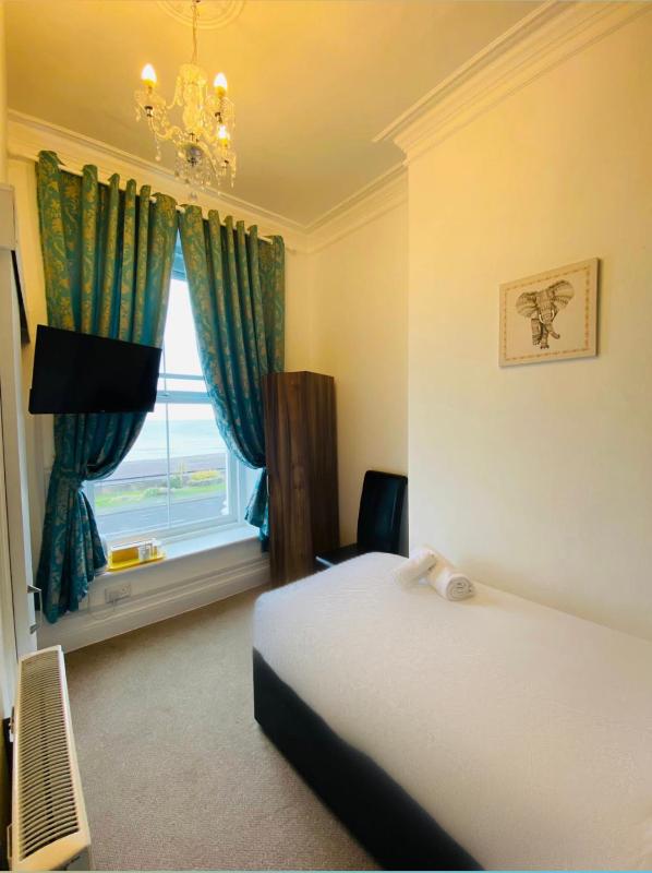 Single Room with Sea View image 1
