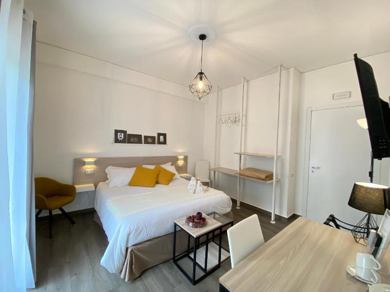 Standard Double Room image 1
