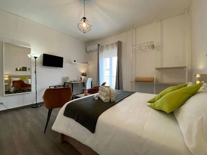 Standard King Room image 1