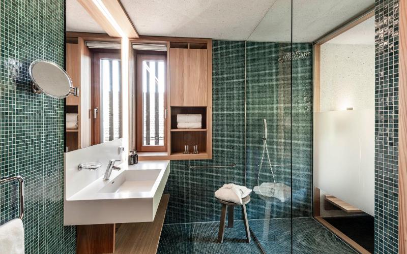 Junior Suite with Balcony image 4