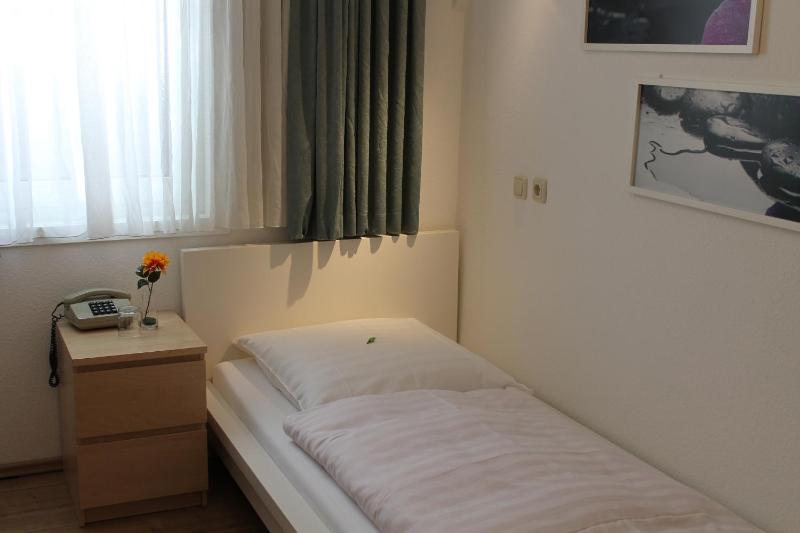 Standard Single Room image 2