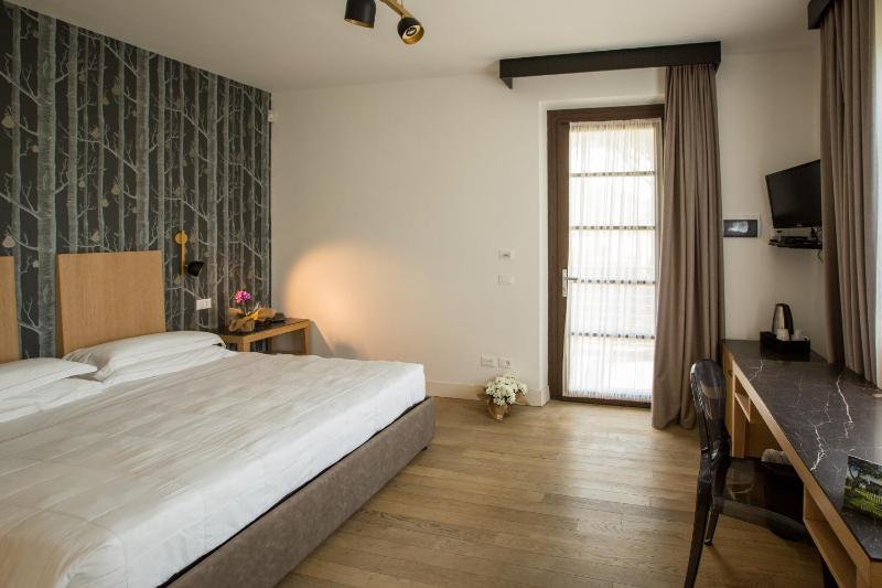 Double Room image 2