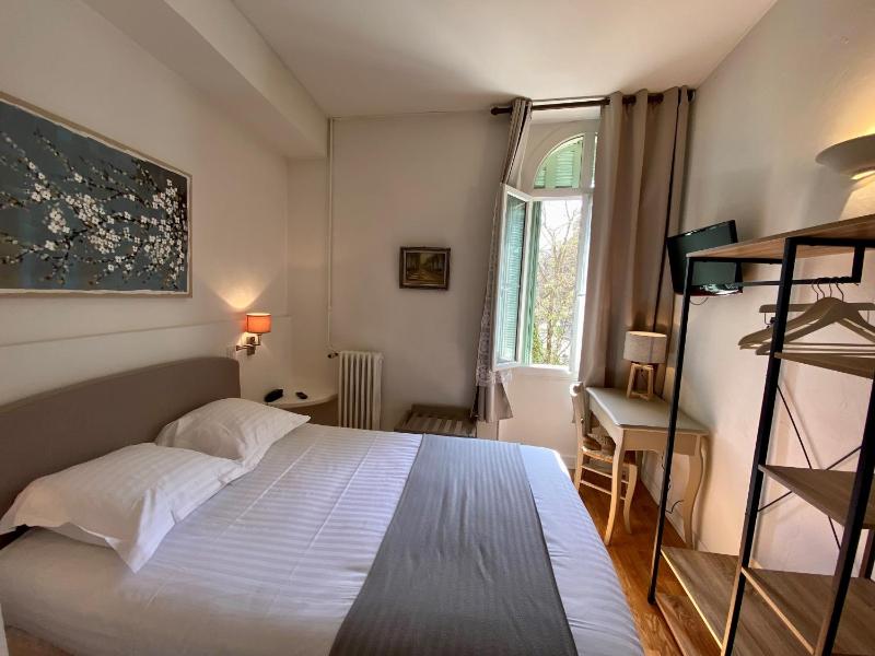 Standard Double Room image 4