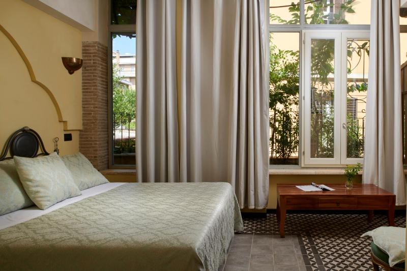 Superior Double Room image 3