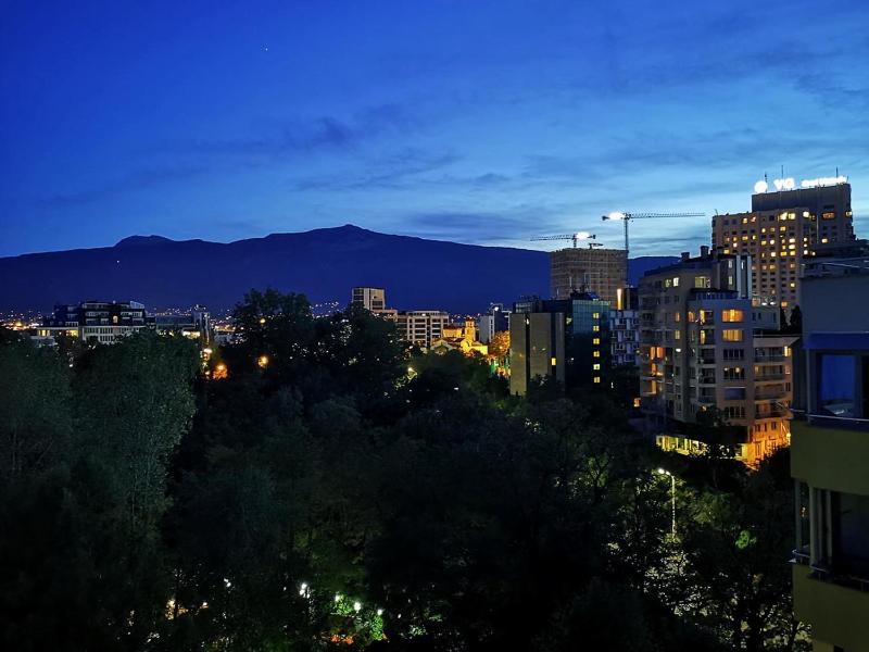 Apartment with Mountain View image 2