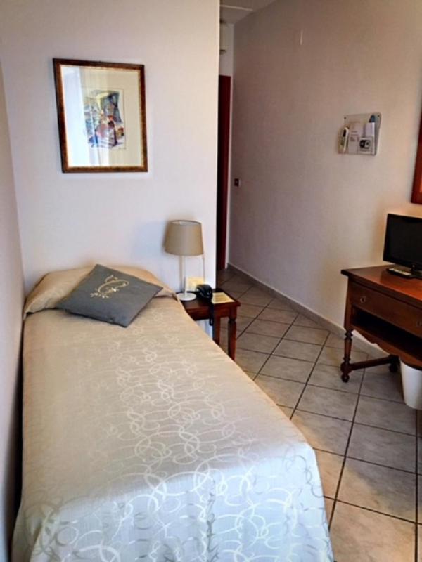 Comfort Single Room image 2