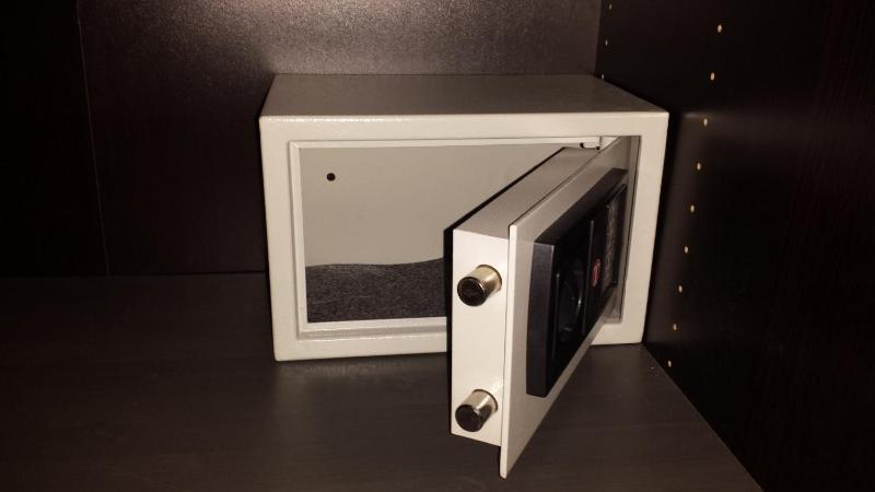 Twin Room with Shared Bathroom image 2