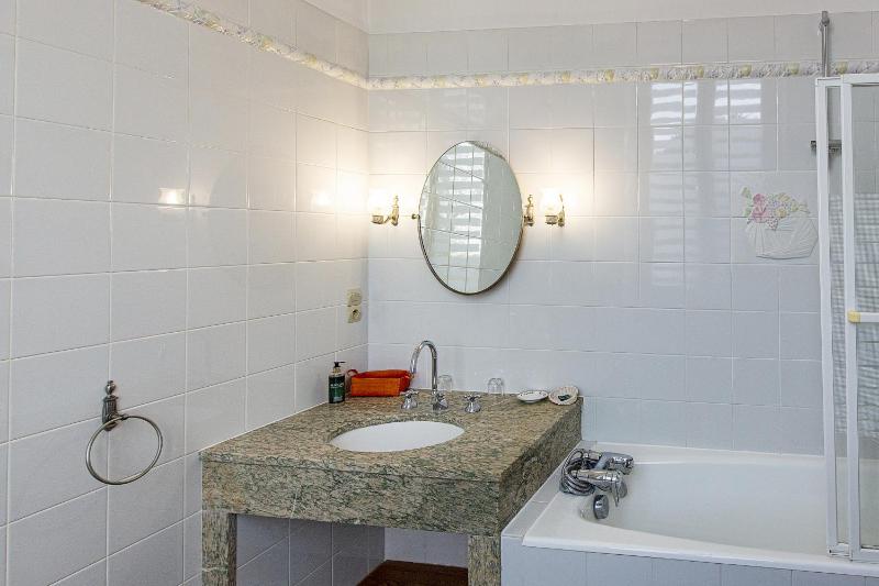 Standard Double Room image 3
