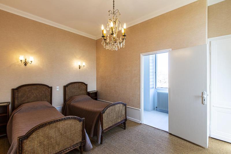 Deluxe King Suite image 2
