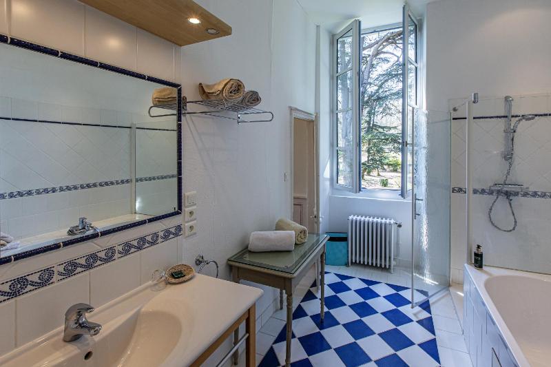 Deluxe Queen Suite image 3