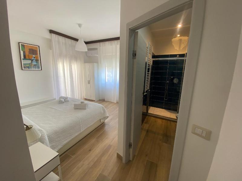 King Room with Balcony image 4