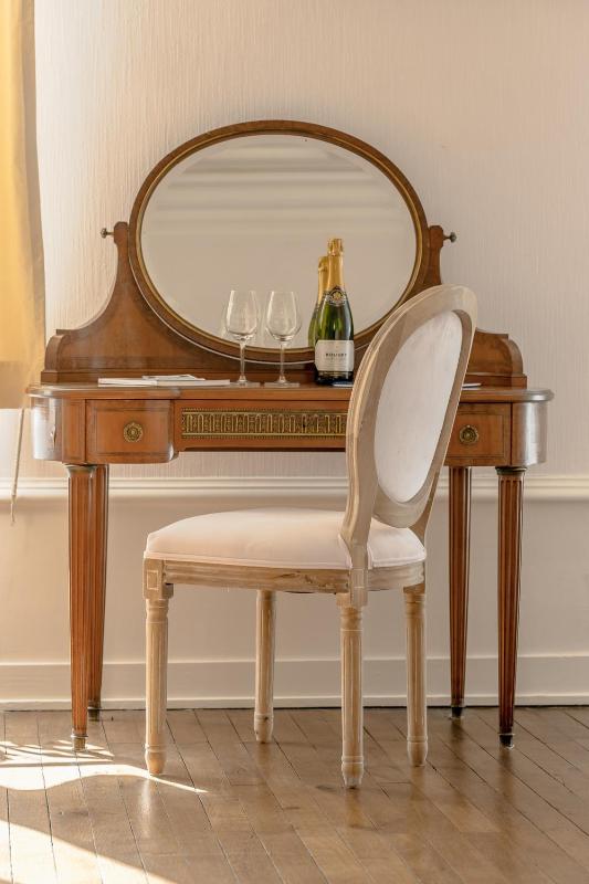 Deluxe Double Room with Bath image 3