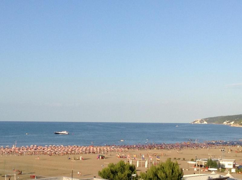 Deluxe Double Room with Sea View image 3