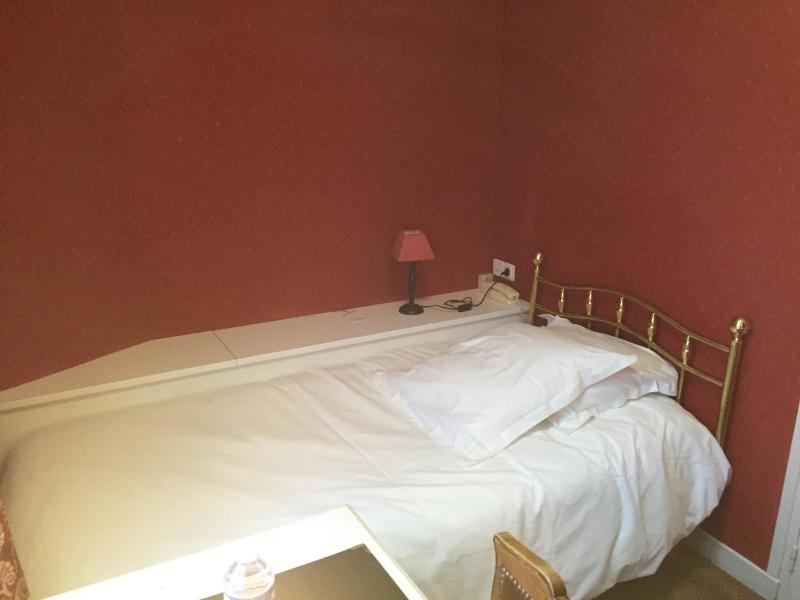 Single Room image 4