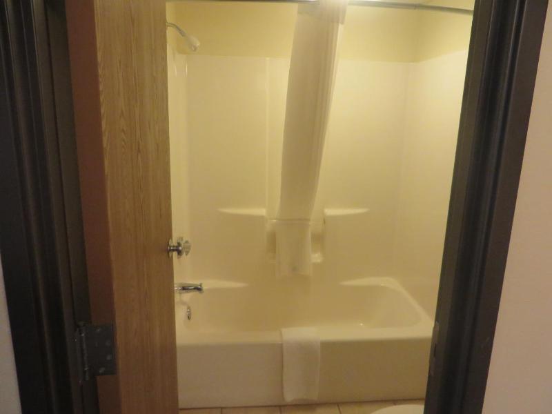 Studio Suite with Two Queen Beds and One Twin Bed - Non-Smoking image 4