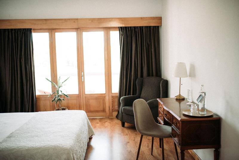 Double or Twin Room image 2