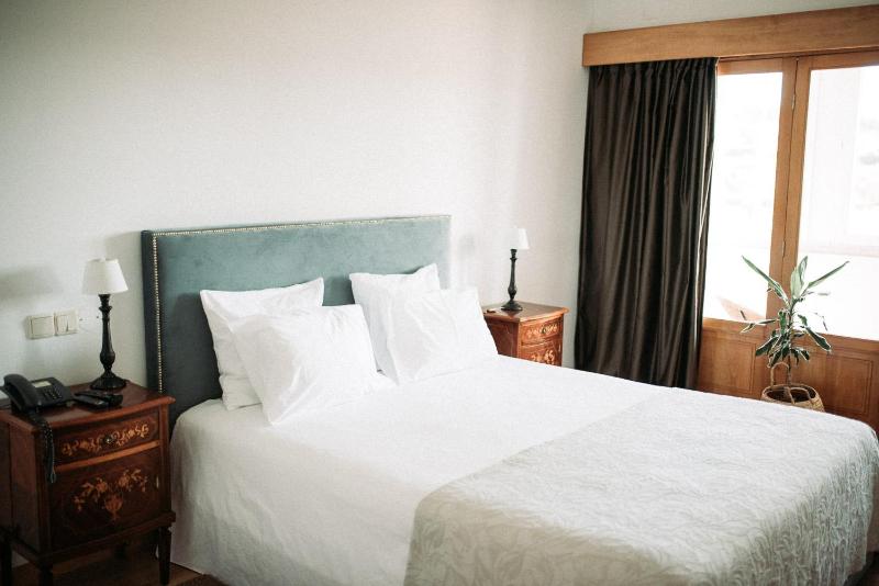 Double or Twin Room image 3